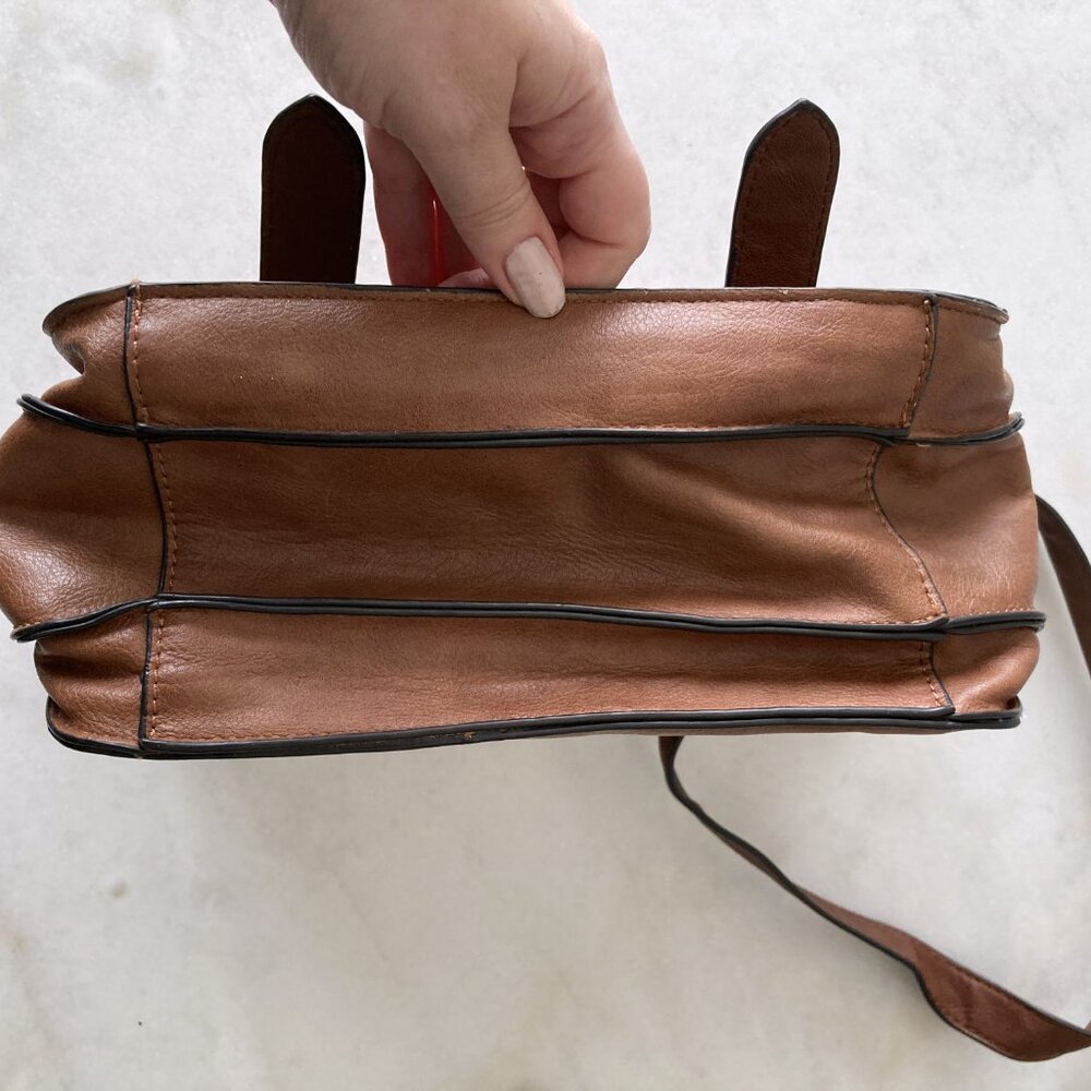 Le Chateau tan brown satchel crossbody bag / purse with buckles, messenger style - Picture 7 of 11